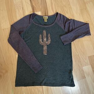 Women’s Wrangler Saguaro Sequin cactus pullover w/raglan sleeves. Mix colors.